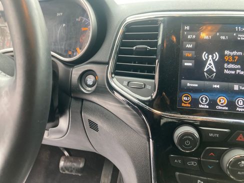 Used 2019 Jeep Grand Cherokee Altitude image 20