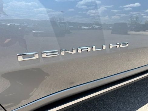 Used 2025 GMC Sierra 3500 Denali w/ Denali Reserve Package AWD/4WD image 12