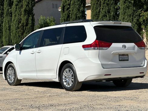 Used 2014 Toyota Sienna XLE FWD image 6