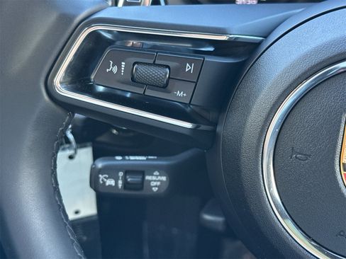 Used 2025 Porsche Macan image 28