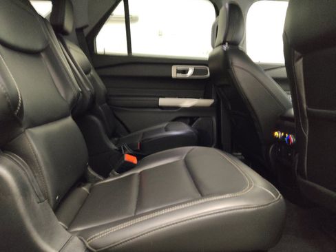 Used 2021 Ford Explorer XLT w/ Equipment Group 202A RWD image 19