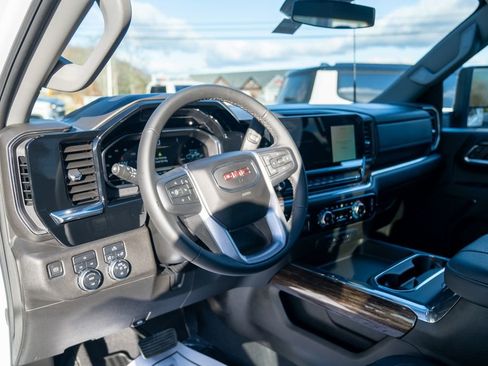 Used 2024 GMC Sierra 2500 SLE w/ SLE Convenience Package image 21