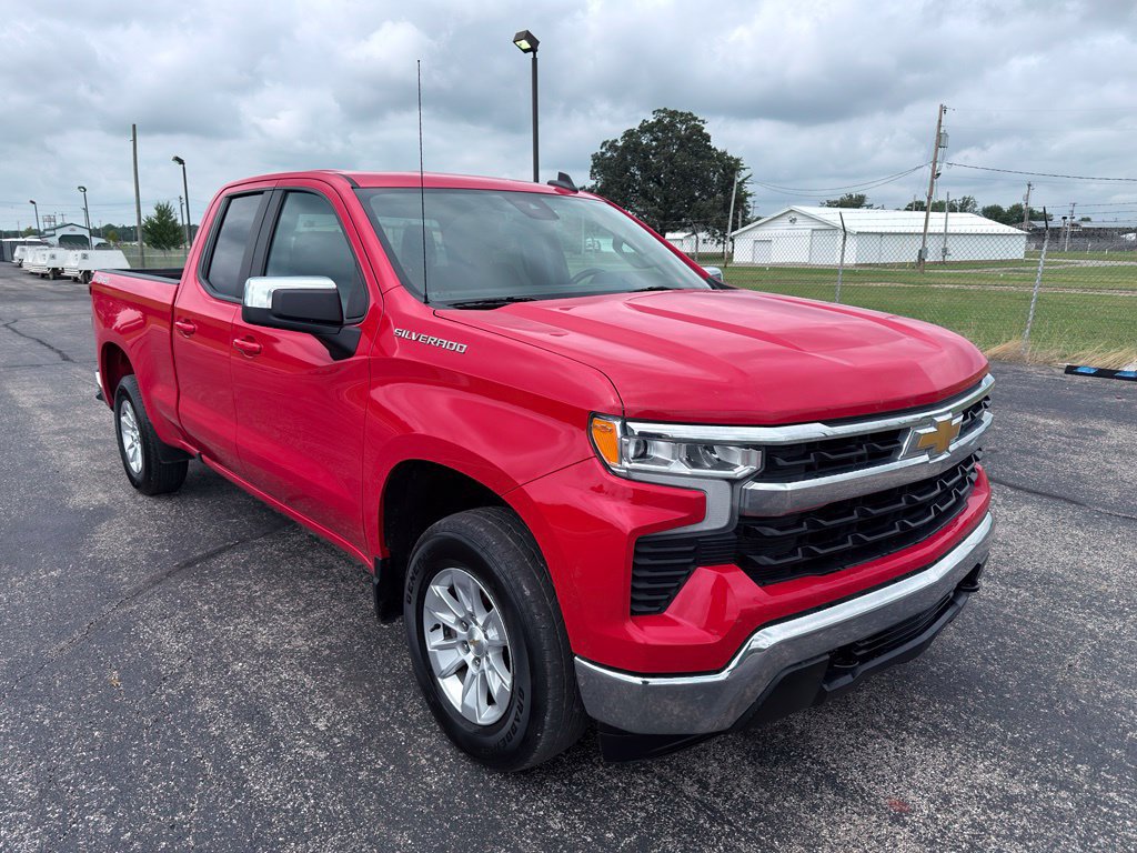 Used 2023 Chevrolet Silverado 1500 LT AWD/4WD image 9