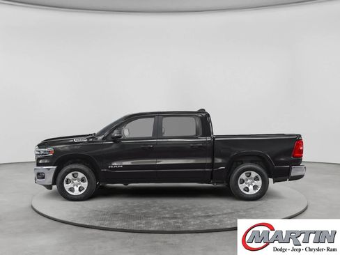 Used 2025 RAM 1500 Big Horn AWD/4WD image 3