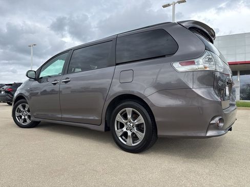 Used 2020 Toyota Sienna SE Premium AWD/4WD image 5