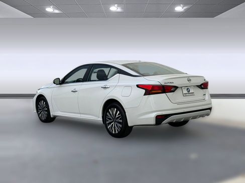 Used 2023 Nissan Altima 2.5 SV image 3