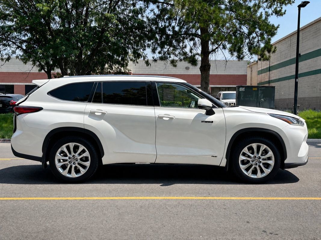 Used 2021 Toyota Highlander Limited AWD/4WD image 5