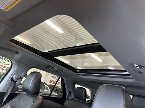 Used 2023 Ford Explorer XLT w/ Equipment Group 202A image 4