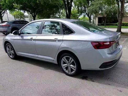 Used 2024 Volkswagen Jetta SE FWD image 6