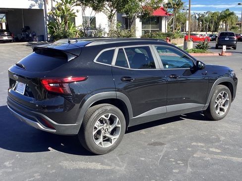 Used 2025 Chevrolet Trax LT w/ LT Convenience Package image 1