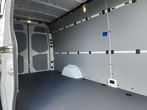 Used 2024 Mercedes-Benz eSprinter 170 Cargo image 19