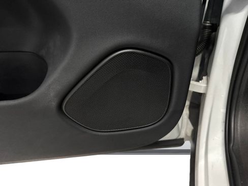 Used 2023 Volvo XC60 B5 Plus image 22