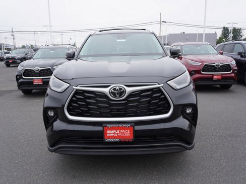New 2026 Toyota Highlander XLE image 7