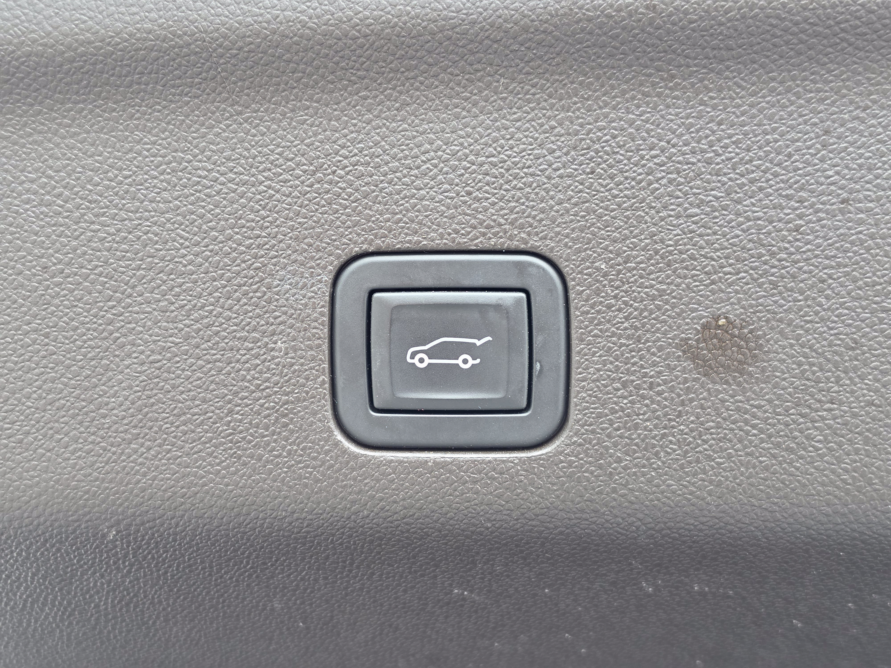 Used 2024 Chevrolet Suburban LT RWD image 14