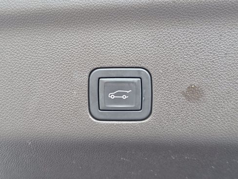 Used 2024 Chevrolet Suburban LT RWD image 14