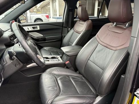 Used 2023 Ford Explorer Platinum w/ Technology Package image 16