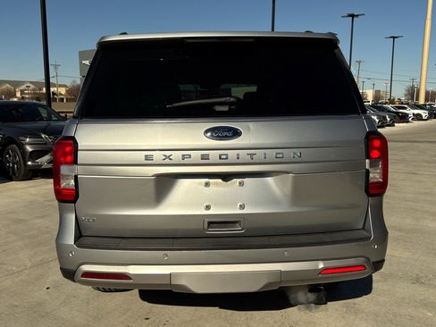 Used 2023 Ford Expedition XLT image 5