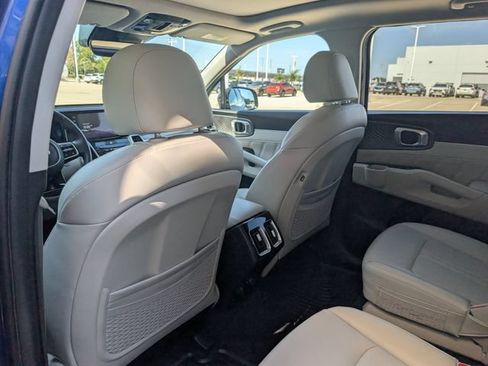 Used 2023 Kia Sorento SX AWD/4WD image 25