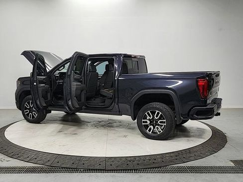 Used 2025 GMC Sierra 1500 AT4 w/ Technology Package AWD/4WD image 13