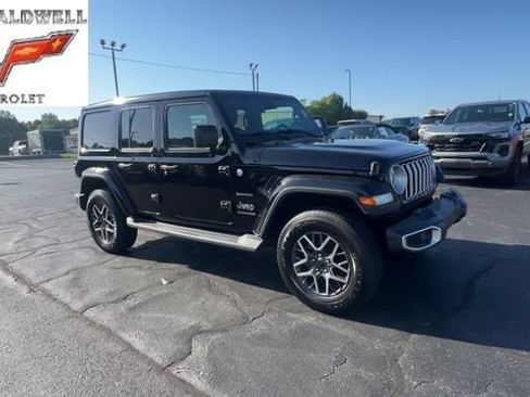 Used 2024 Jeep Wrangler Unlimited Sahara w/ Technology Group AWD/4WD image 2