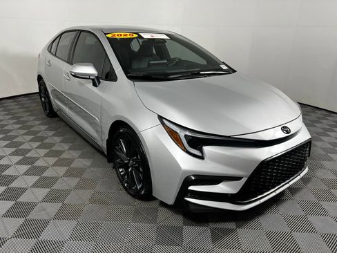 Certified 2025 Toyota Corolla SE image 3