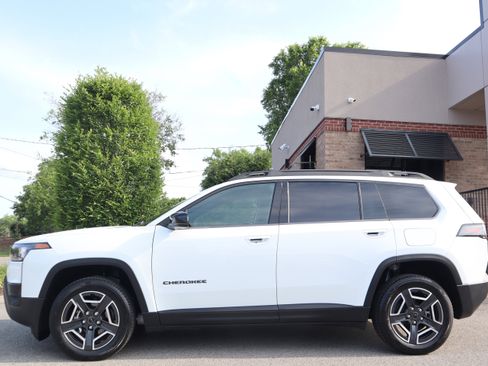 Used 2026 Jeep Cherokee Limited AWD/4WD image 10