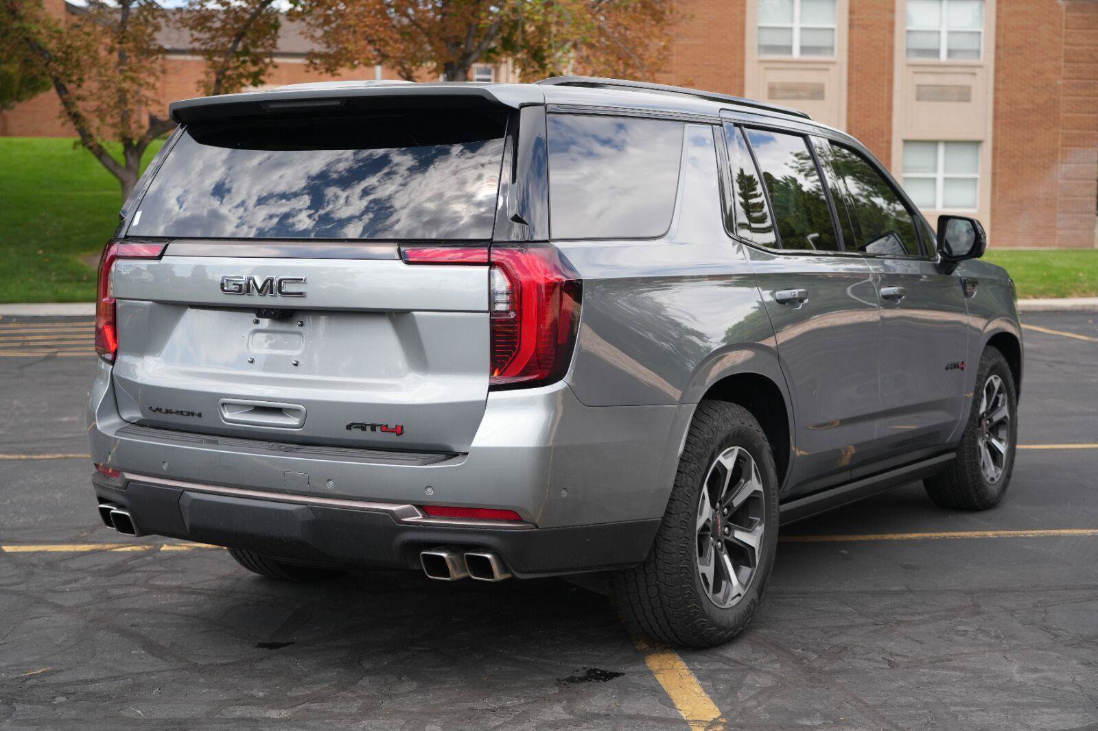 Used 2026 GMC Yukon AT4 Ultimate w/ LPO, Illumination Package AWD/4WD image 5