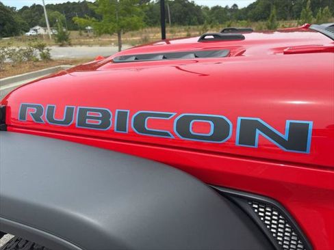 Certified 2025 Jeep Wrangler Unlimited Rubicon 4xe w/ Convenience Group AWD/4WD image 26
