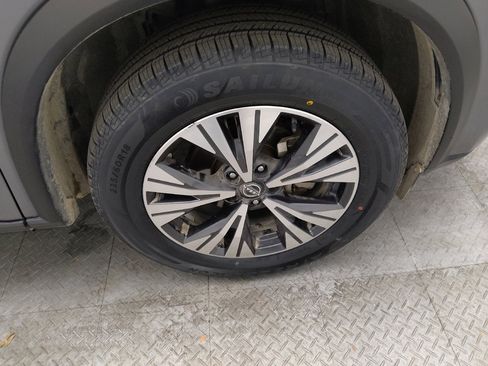 Used 2023 Nissan Rogue SV image 31