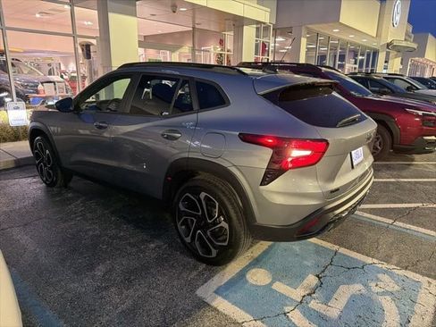 Used 2025 Chevrolet Trax RS w/ Driver Confidence Package image 3