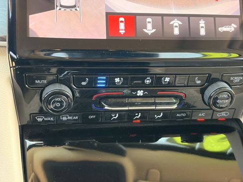 Used 2021 Jeep Grand Cherokee L Limited w/ Luxury Tech Group II AWD/4WD image 23
