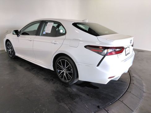 Used 2024 Toyota Camry SE image 7