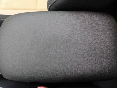 Used 2017 Toyota RAV4 XLE FWD image 64