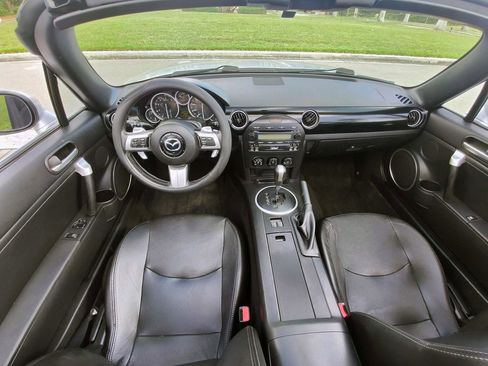 Used 2006 MAZDA MX-5 Miata Grand Touring RWD image 22