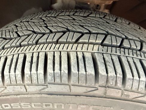 Used 2021 Buick Enclave Essence w/ Sport Touring Edition image 9