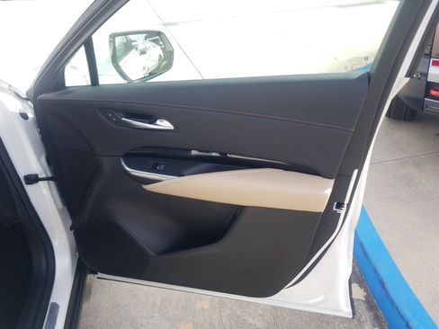 Used 2024 Cadillac XT4 Luxury w/ Cold Weather Package image 16