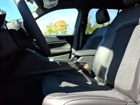 New 2025 Jeep Grand Cherokee 4WD image 16