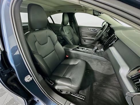 Used 2019 Volvo S60 T6 Momentum w/ Premium Package image 29