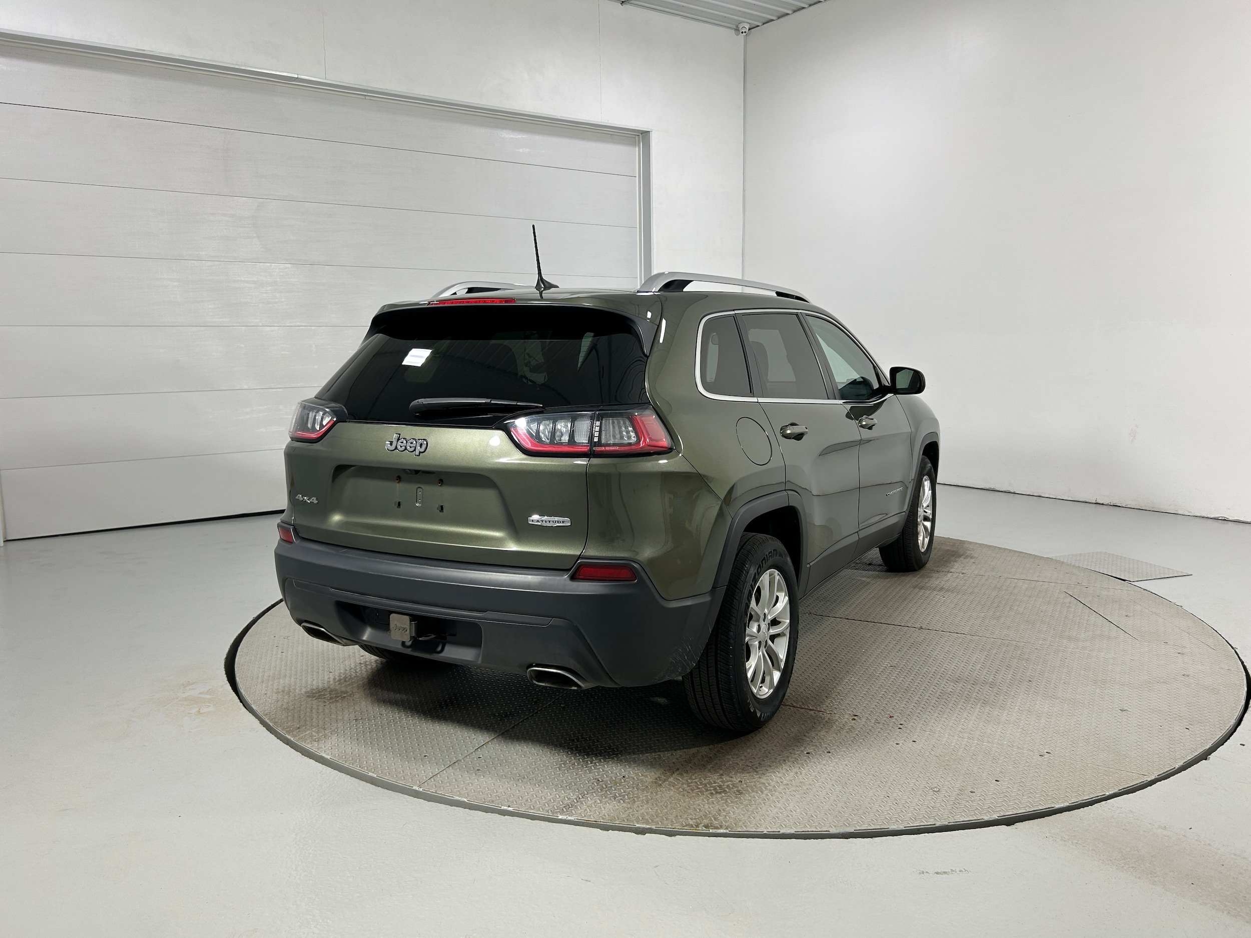 Used 2019 Jeep Cherokee Latitude w/ Cold Weather Group AWD/4WD image 34
