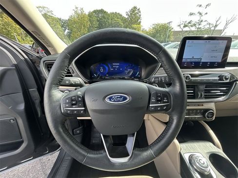 Used 2020 Ford Escape Titanium image 18