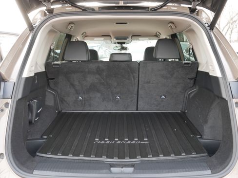 Certified 2025 Nissan Rogue SV image 18