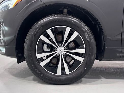 Certified 2025 Volvo XC60 B5 Core AWD/4WD image 30