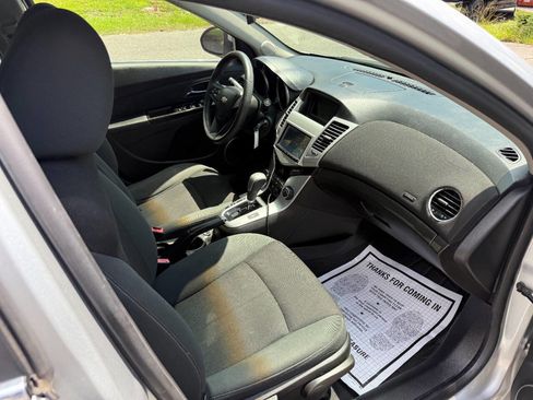 Used 2011 Chevrolet Cruze LT image 15