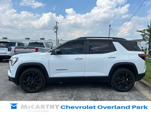 Used 2026 GMC Terrain Elevation w/ Elevation Premium Package FWD image 6
