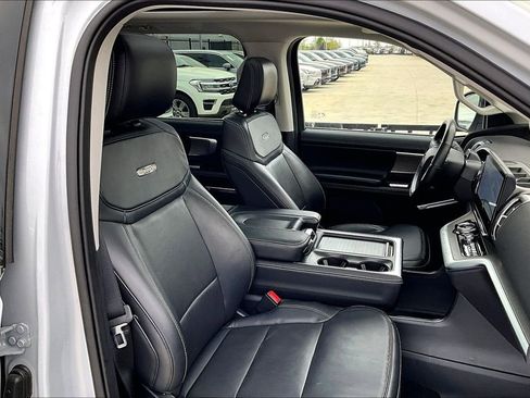 Used 2025 Ford Expedition Platinum image 10