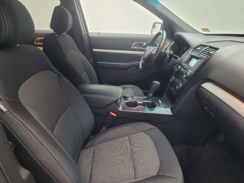 Used 2017 Ford Explorer XLT AWD/4WD image 21