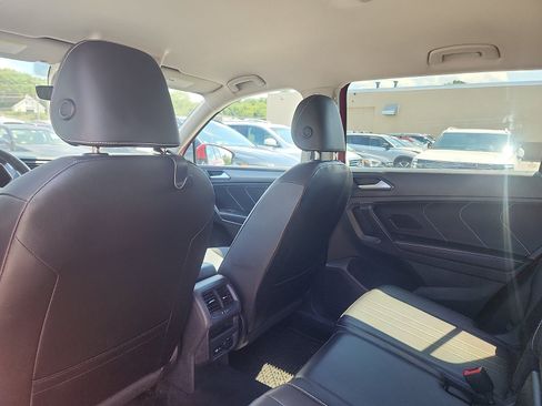 Used 2022 Volkswagen Tiguan SE AWD/4WD image 24