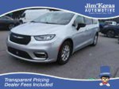 Used 2024 Chrysler Pacifica Touring-L