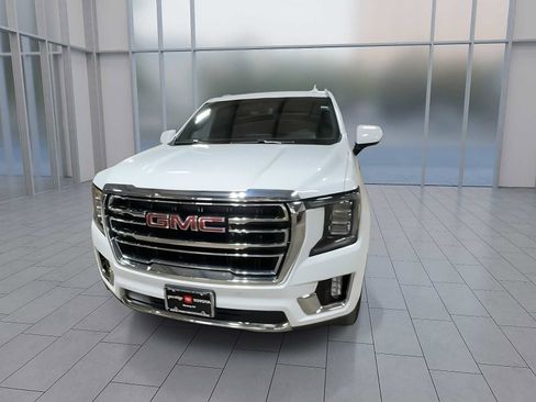 Used 2024 GMC Yukon SLT image 3