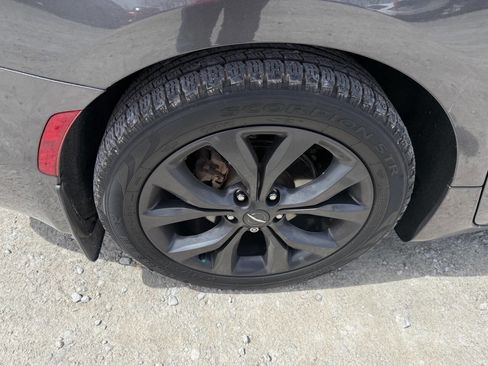 Used 2018 Chrysler Pacifica Limited w/ Advanced Safetytec Group image 11